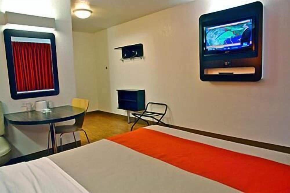 1 Queen Bed - Mob Acc RI Shwr Nsmk Micfridg، Motel6 Marble Falls, TX 6/9