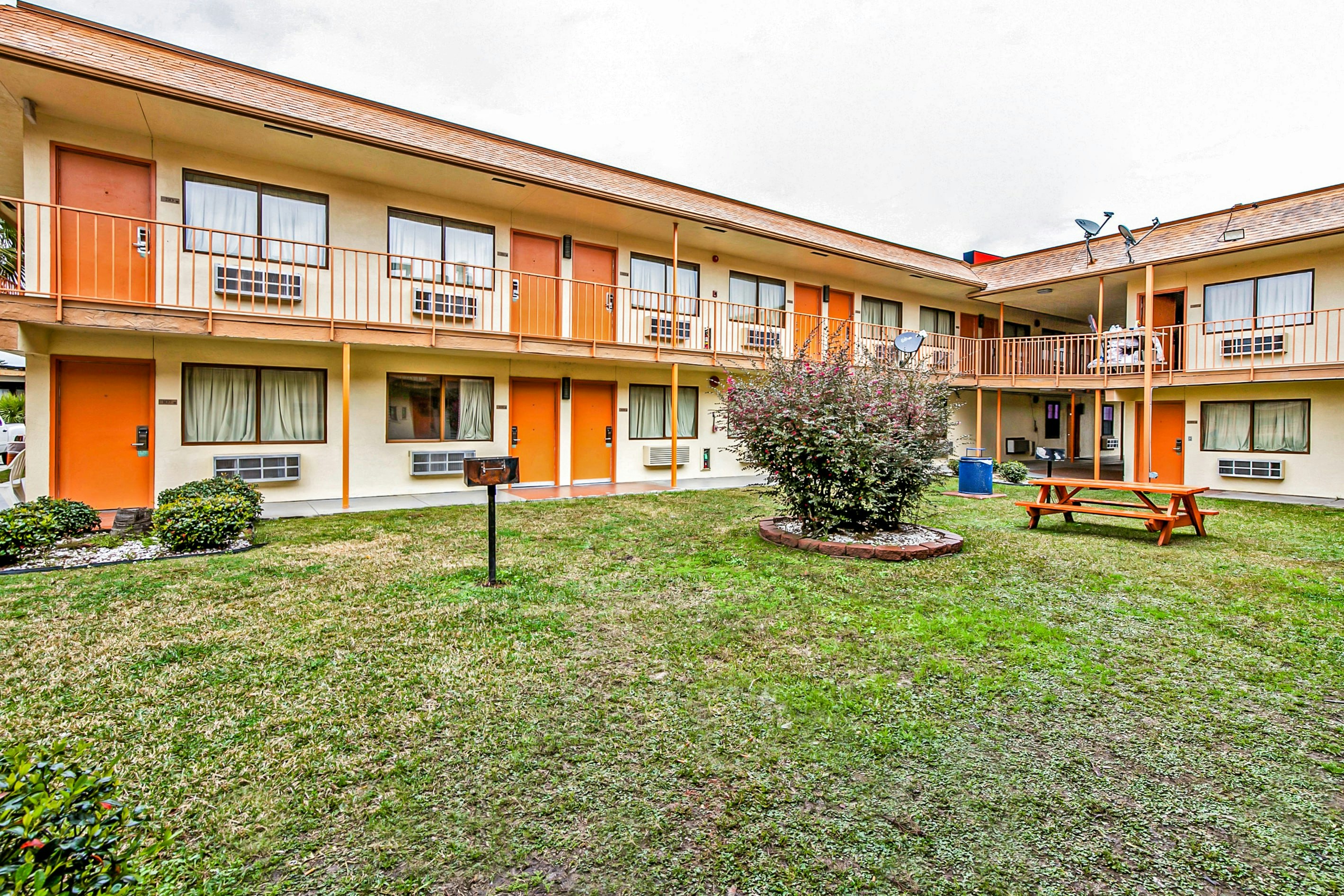 Hotel Lake Charles Hwy 10 22/28