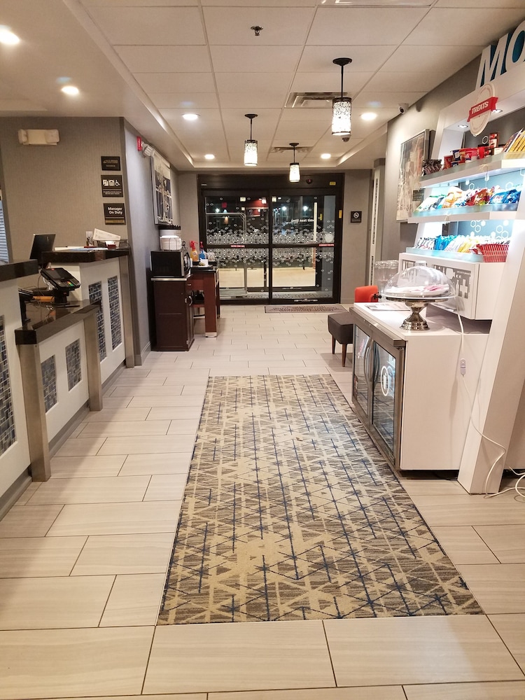 Hampton Inn Kansas City/Blue Springs 34/36