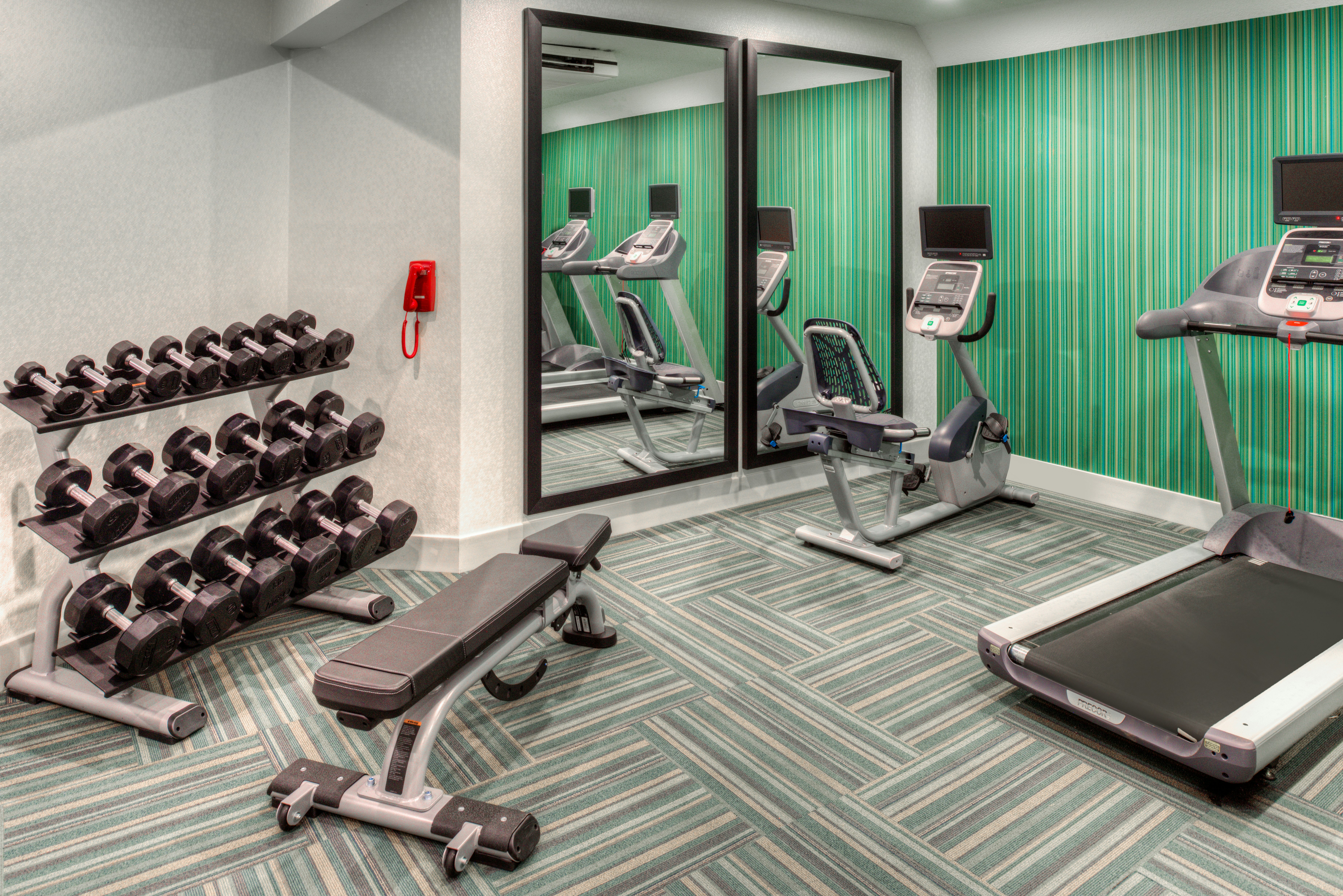 HOLIDAY INN EXPRESS NEWBERG - WINE COUNTRY 35/60