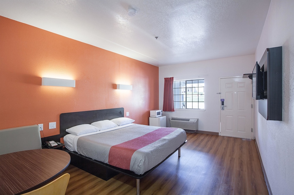 Motel6 Bedford, TX - Fort Worth 18/38