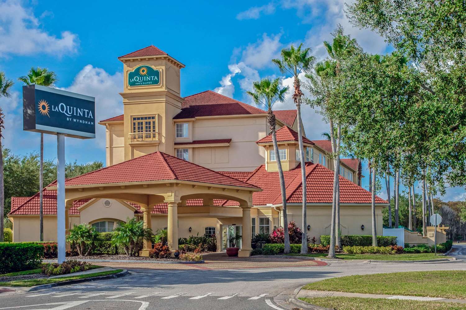 La Quinta Inn And Suites By Wyndham Orlando Airport North 6/45