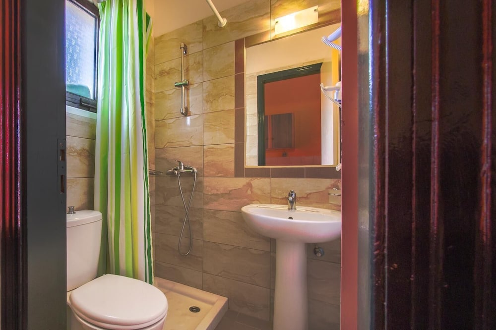 Elena's Studios 13/50
