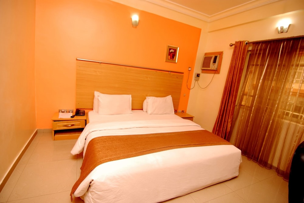 Ayalla Hotels Ltd 8/50