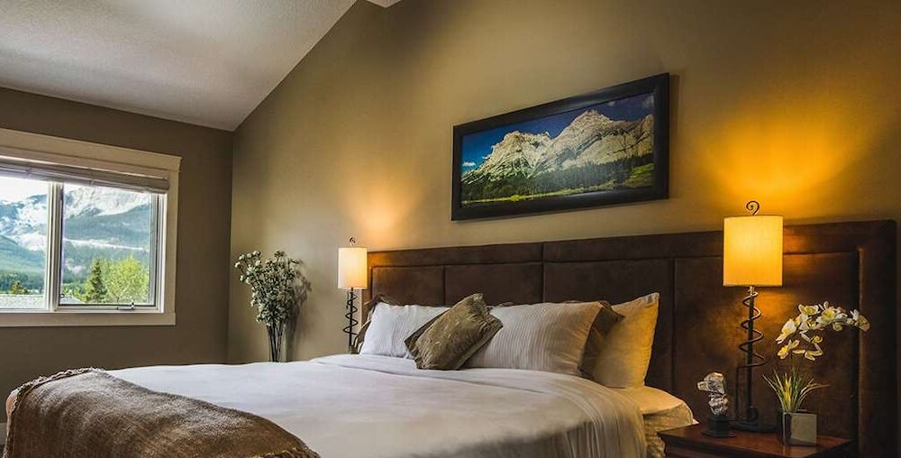 1 BEDROOM, SUITE