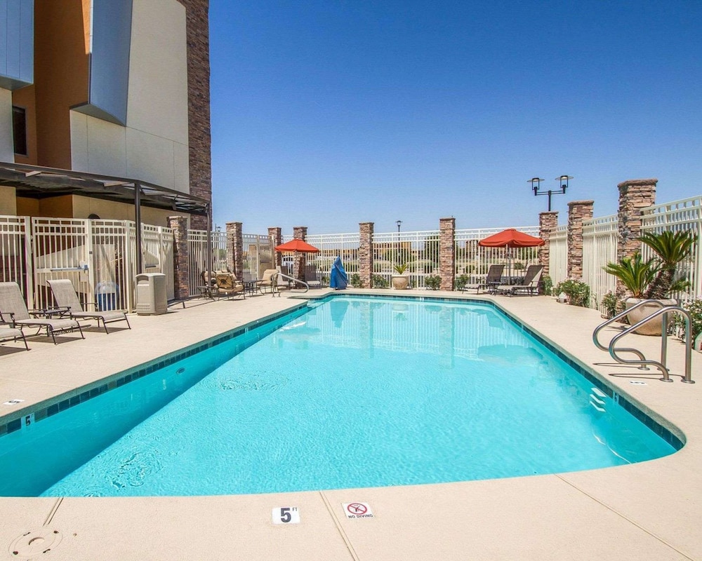 Comfort Suites Glendale State Farm Stadium Area 5/45