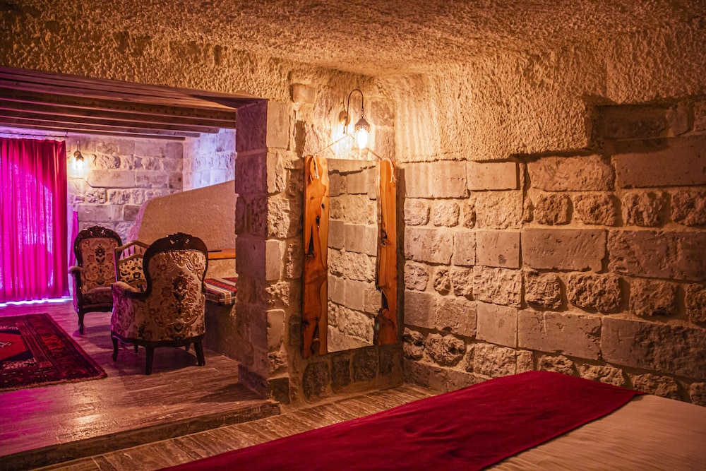 Junior Ottoman Cave 15/41
