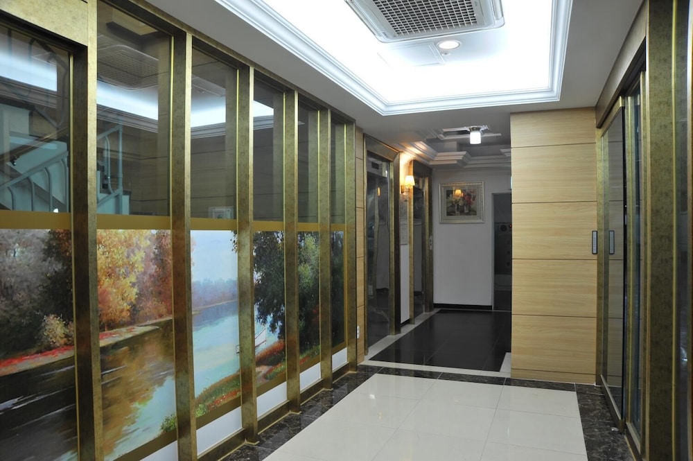 Palace Tourist Hotel 3/29