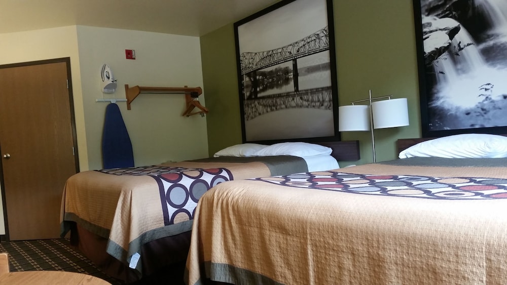 Super 8 by Wyndham Wheeling/Saint Clairsville OH Area 16/36