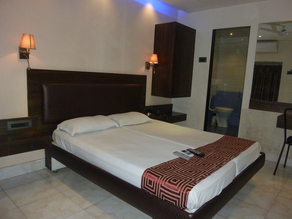 HOTEL NEW BENGAL 19/36