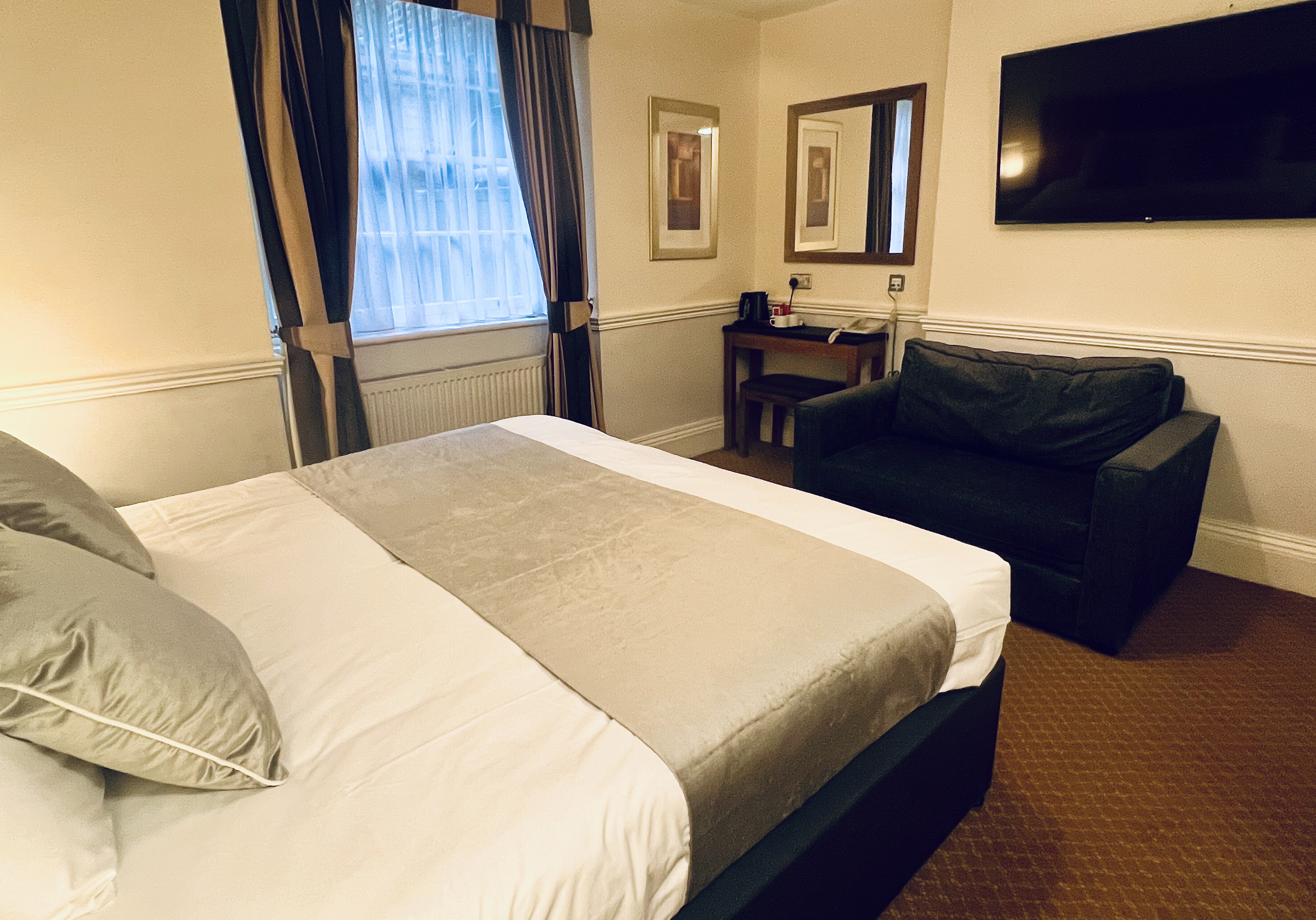 Room, Triple