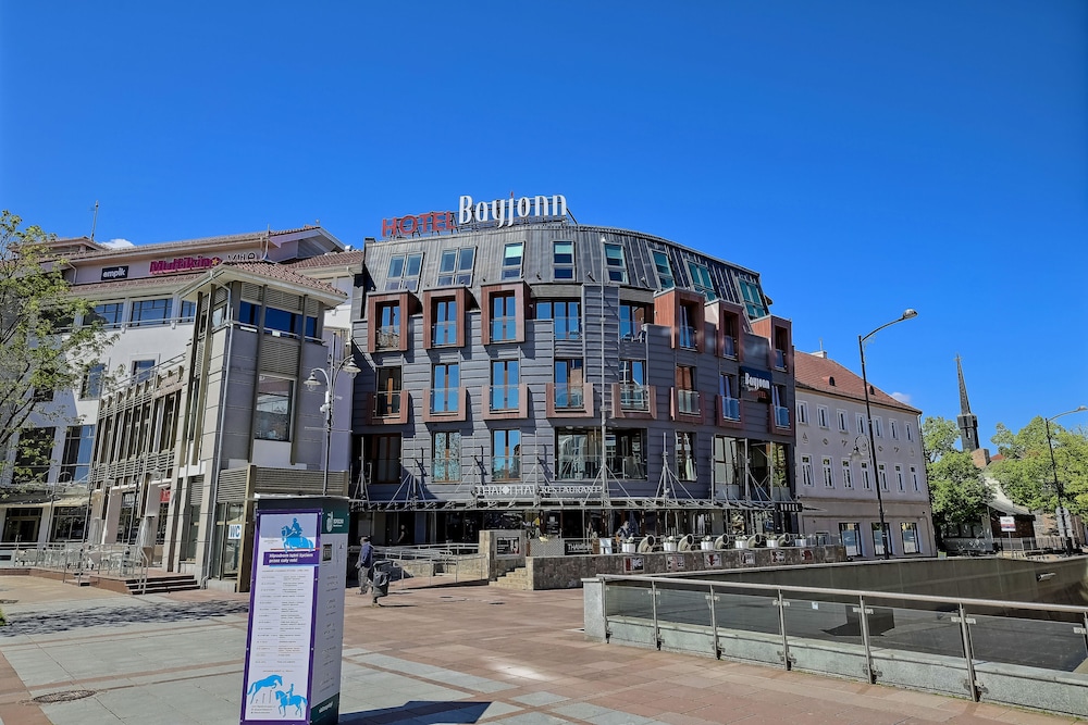 Bayjonn Hotel 46/50