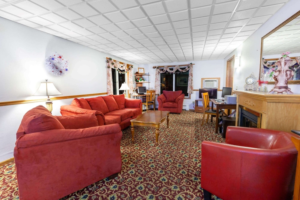 Travelodge by Wyndham Escanaba 34/46