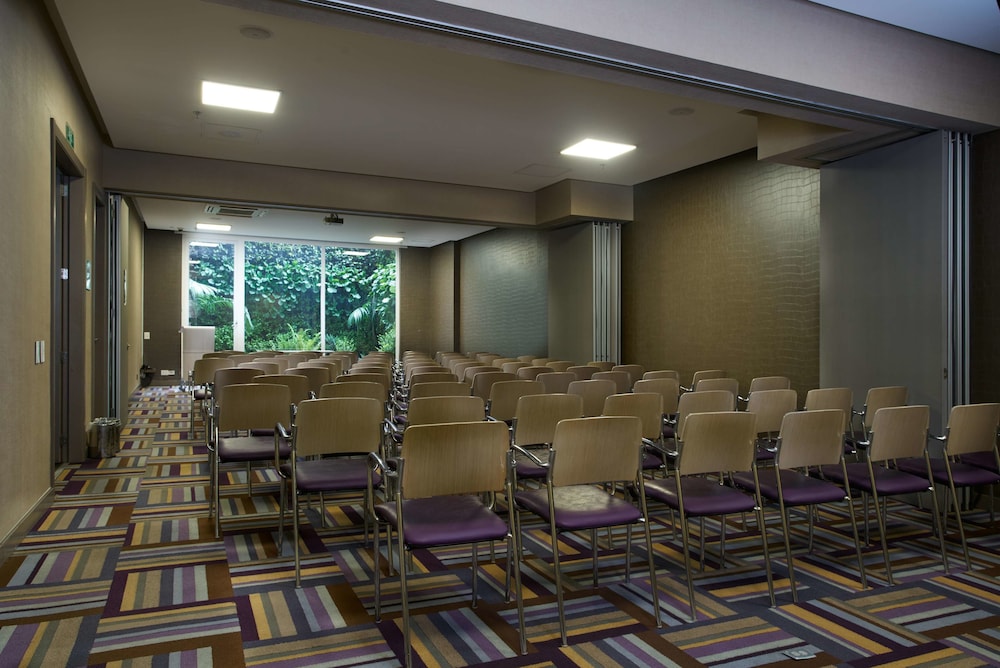100 Luxury Suites By Preferred 66/76
