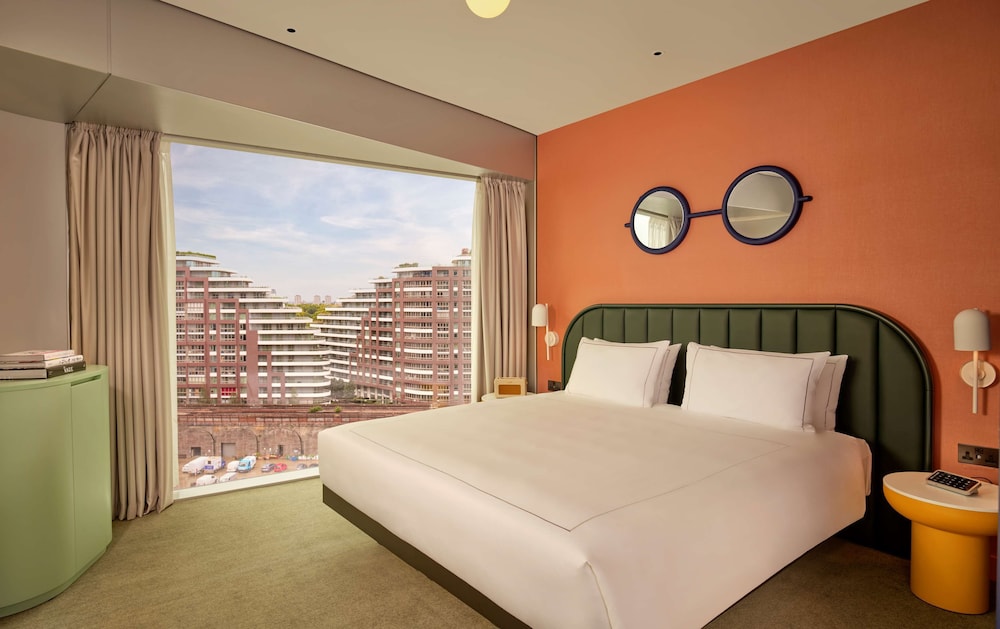 Art otel London Battersea power station powered by Radisson Hotels 9/48