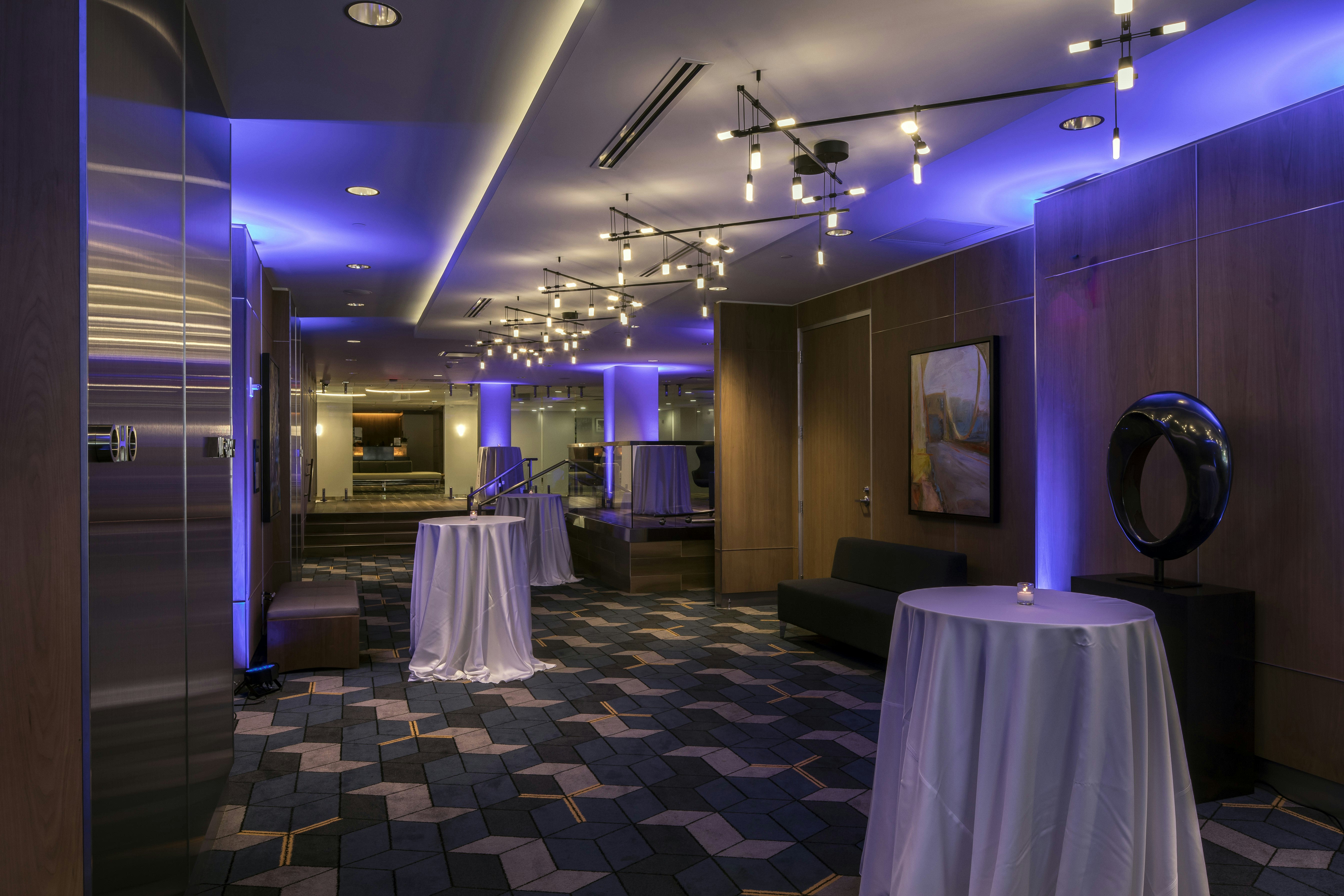 DoubleTree by Hilton Hotel & Suites Pittsburgh Downtown 40/81