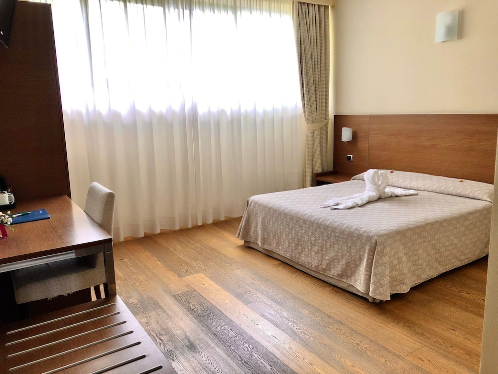 Standard, Double or Twin Bed, Hotel Lovere Resort And Spa 7/10
