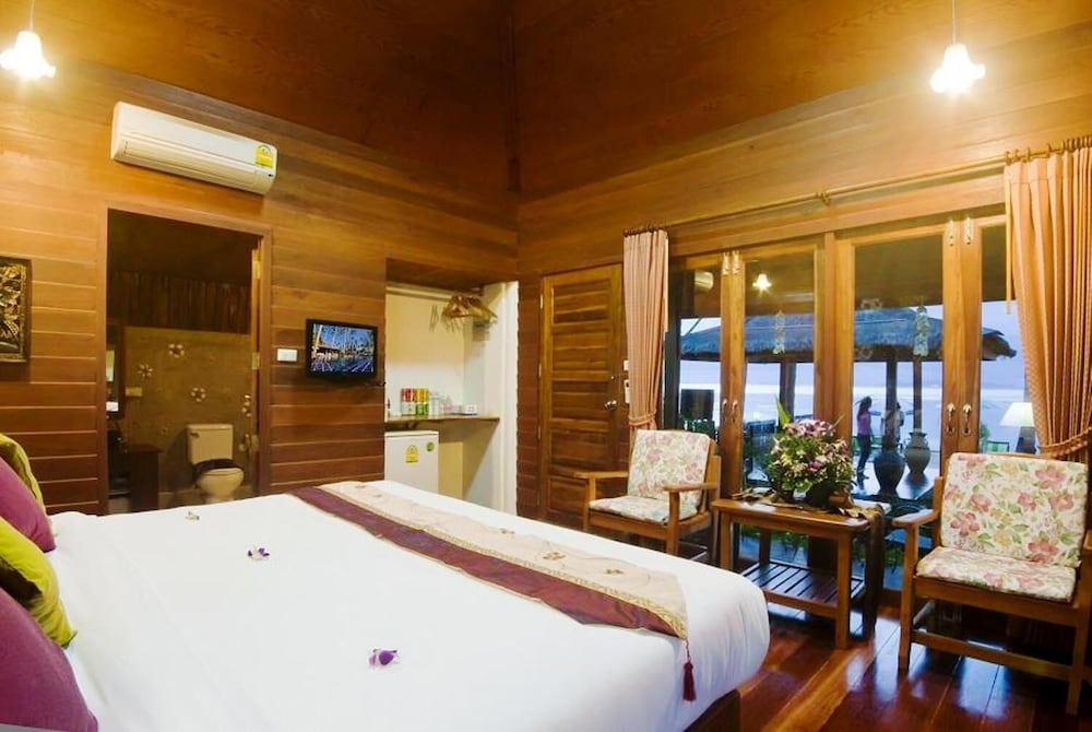 Lipa Bay Resort 28/55