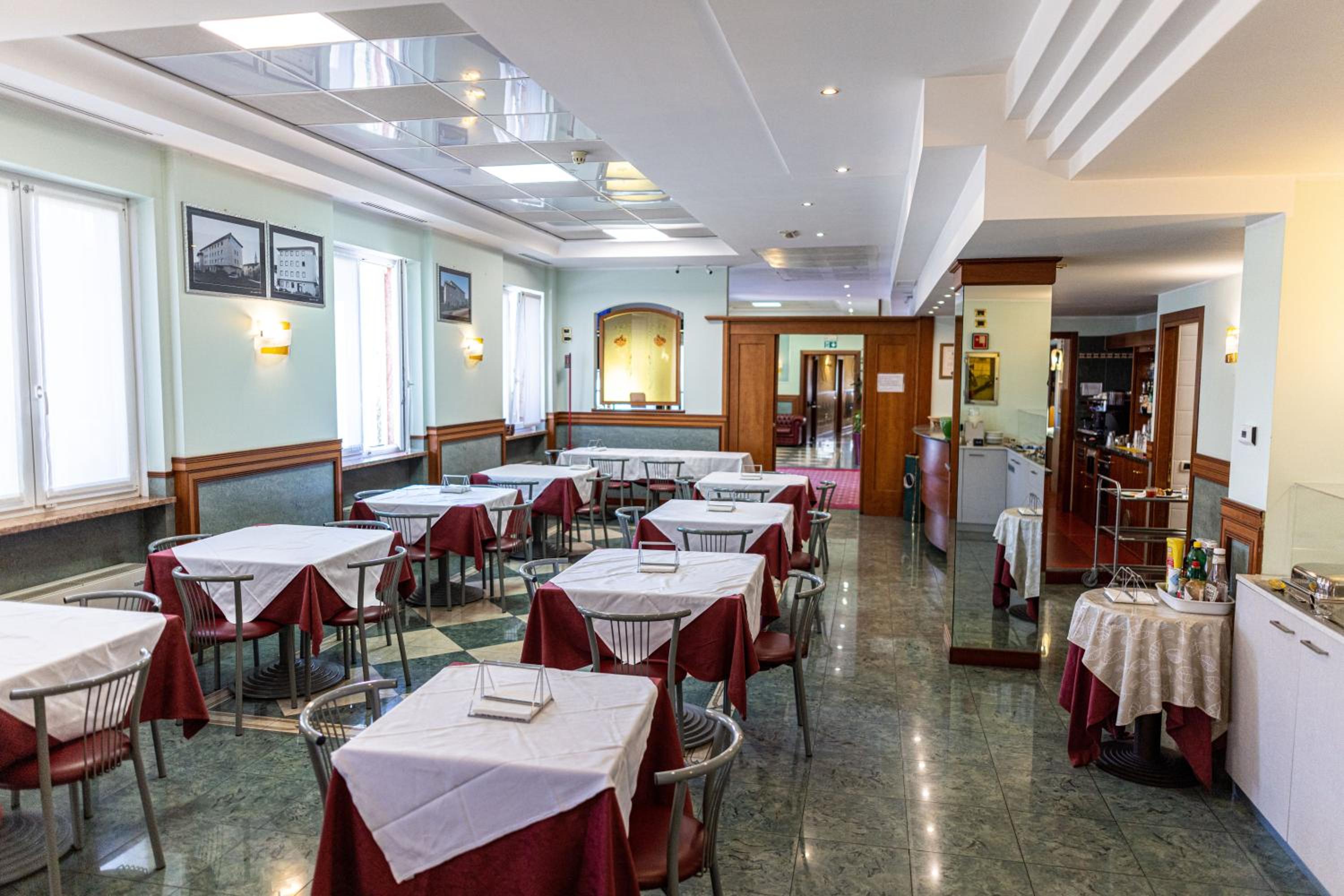 Hotel Mary 38/50