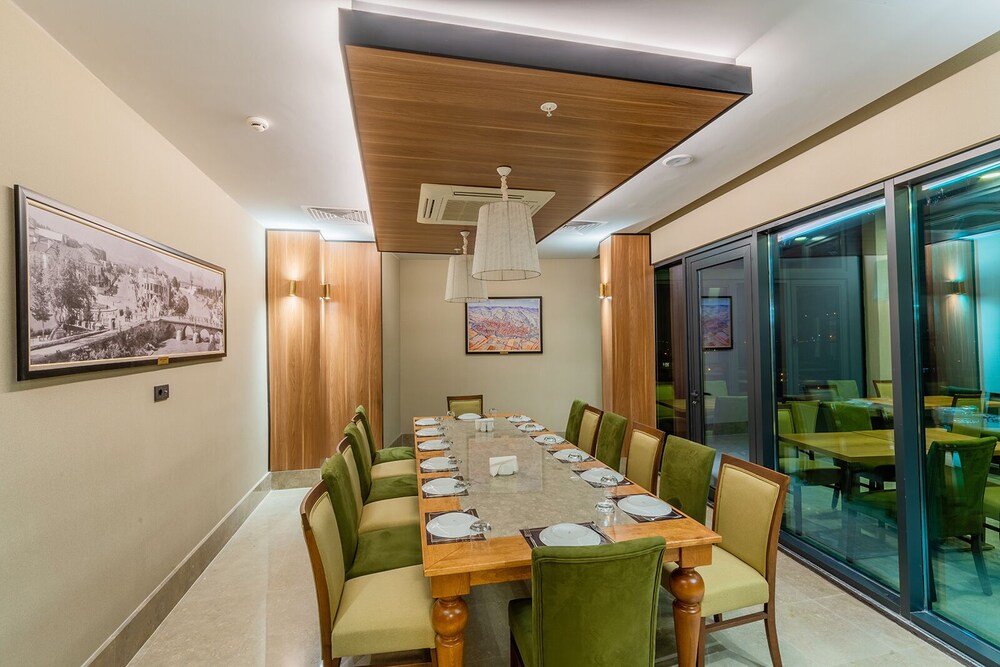Artes Hotel 30/33