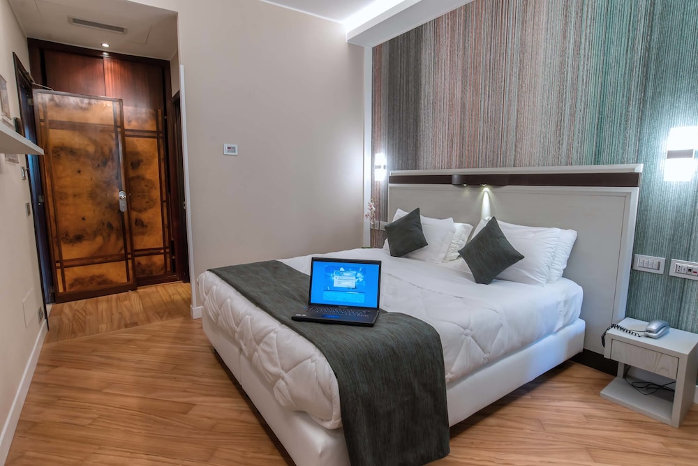 ROOM, TRIPLE