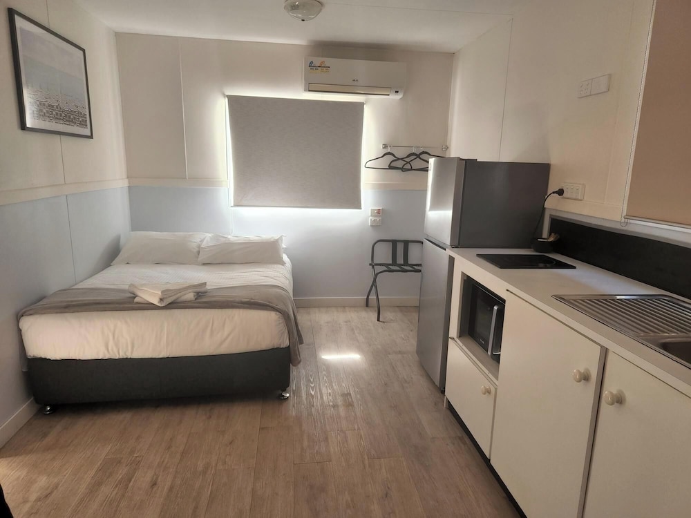 Family, Cabin, 1 Double and 4 Single Beds