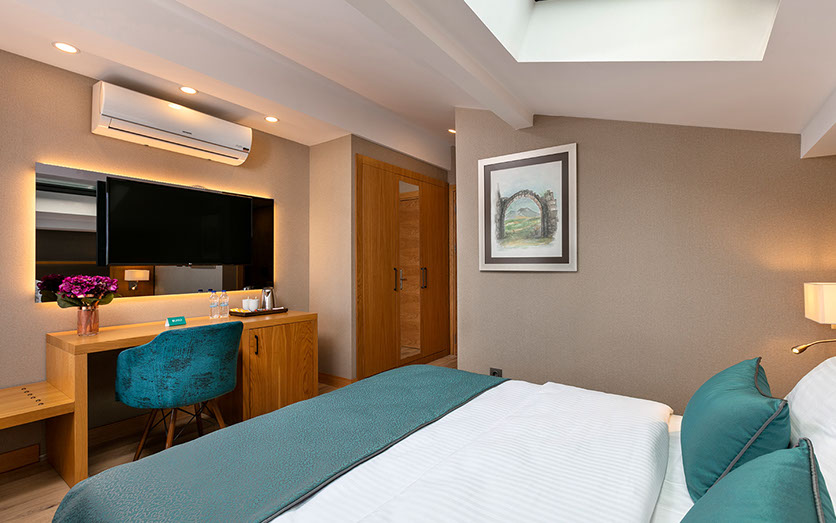 Pukka Boutique Hotel 10/25