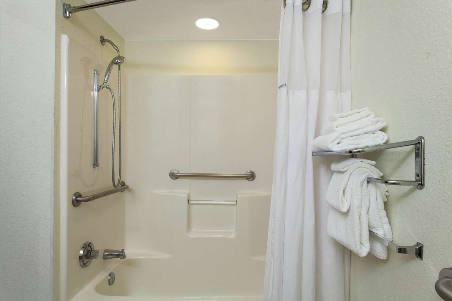 Microtel Inn & Suites By Wyndham Lady Lake/The Villages 17/19