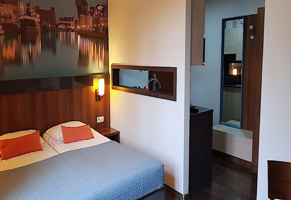DELUXE, DOUBLE BED, KITCHENETTE
