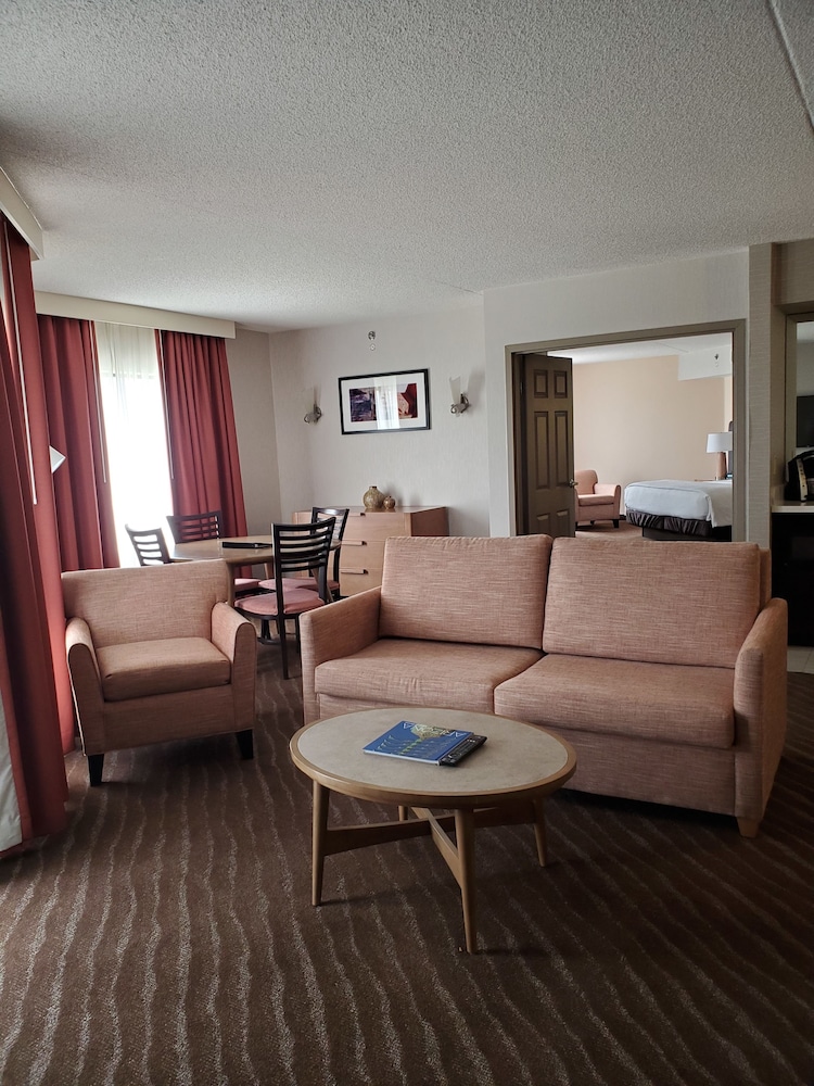 Embassy Suites by Hilton Phoenix Scottsdale 27/57