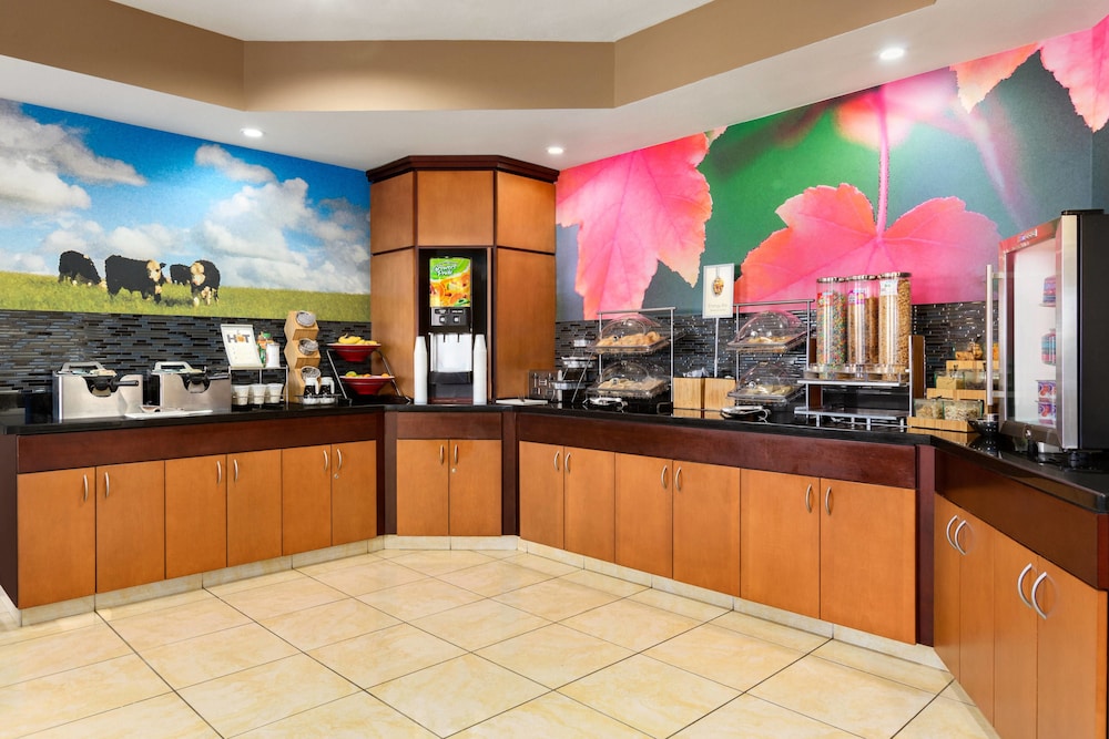 Fairfield Inn Suites Toledo Maumee 9/34