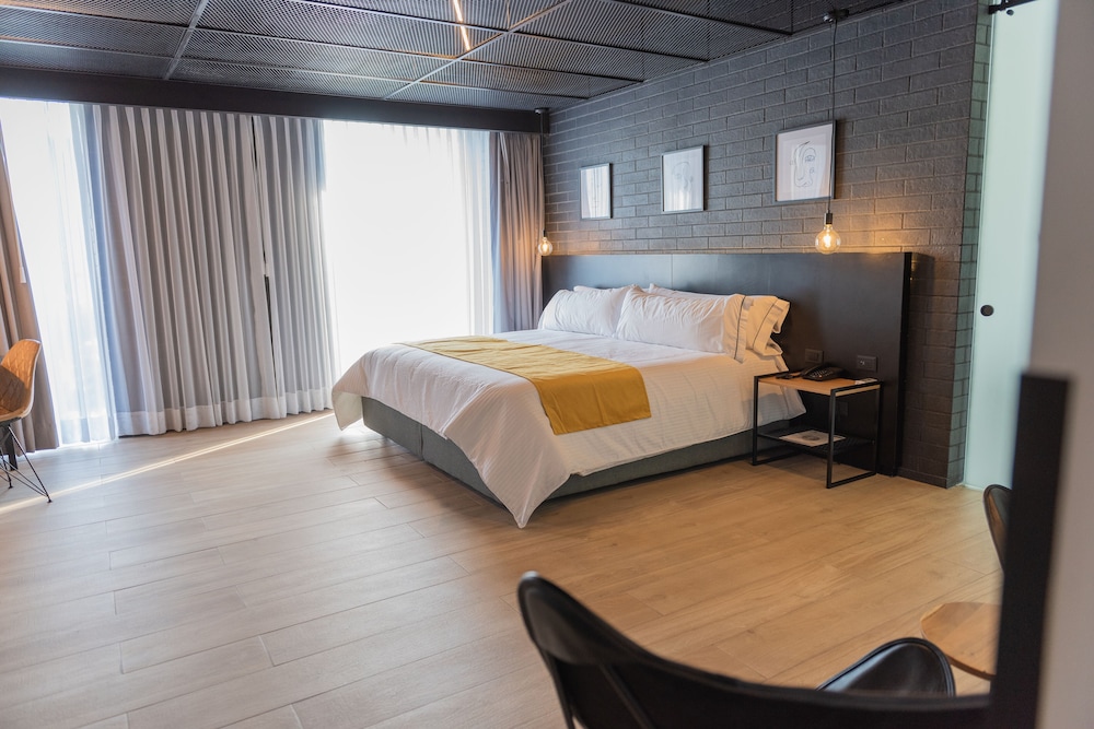 Fulton Business Luxury Hotel 12/49