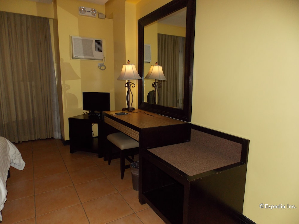 Planta Centro Bacolod Hotel Residences 24/46