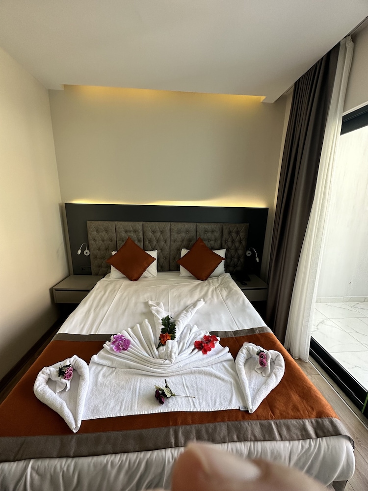Side Golden Rock Hotel 16 plus Adults Only 12/36