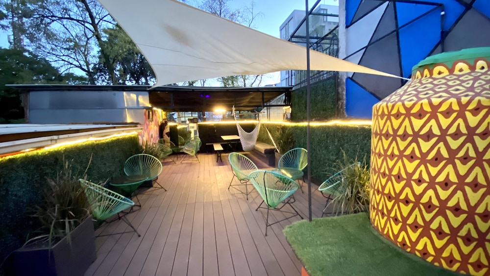 Roomies Hostel Condesa 23/25