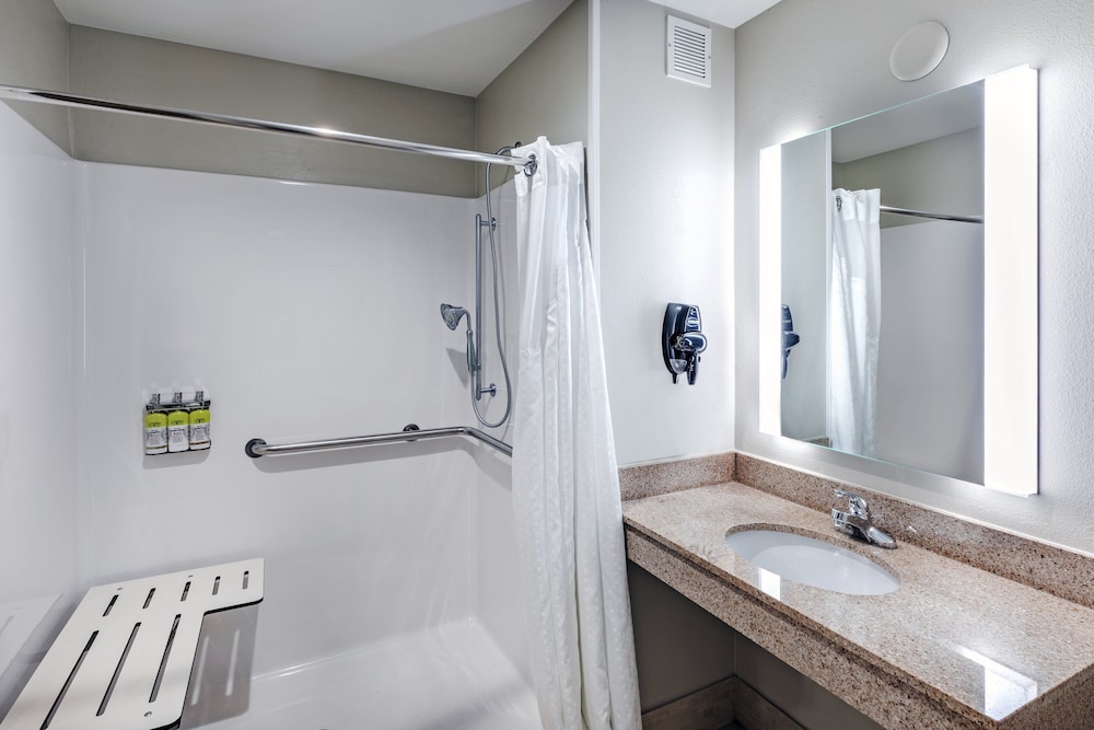 Holiday Inn Express Hotel And Suites Pryor 24/53