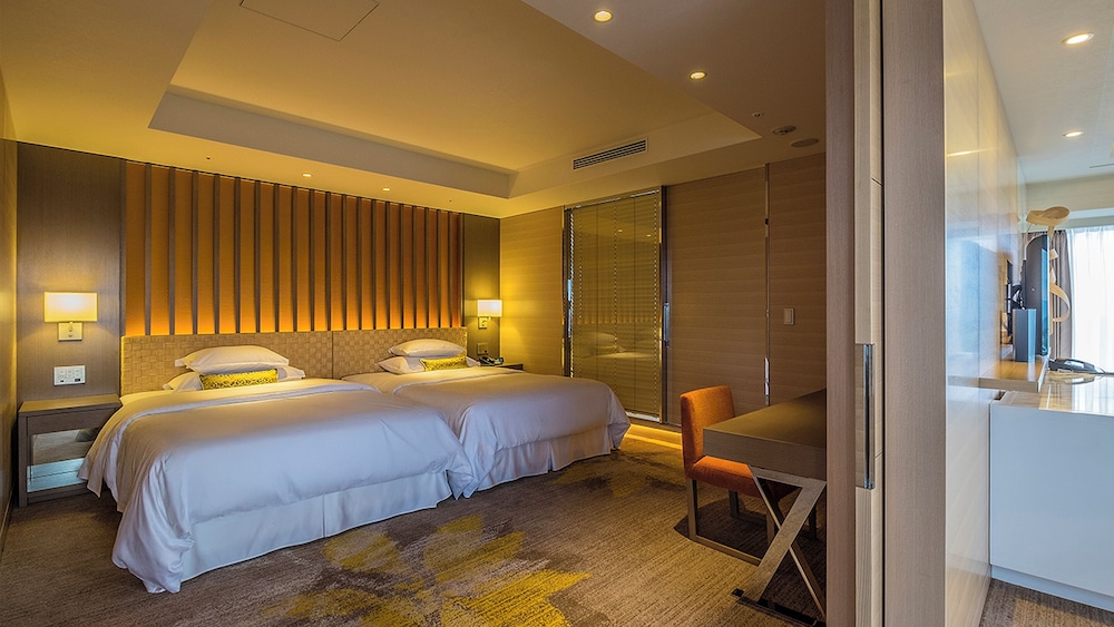 Panoramic, Suite, 2 Double Beds, Grand View, Bathtub, Club Floor