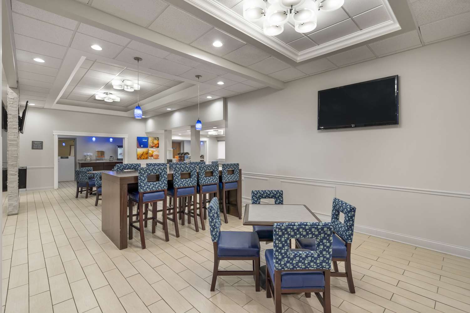 Comfort Inn & Suites Mundelein-Vernon Hills 13/19