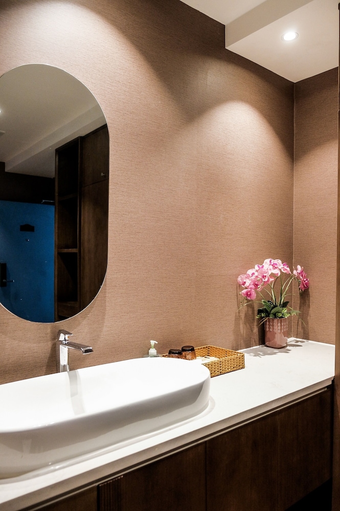Signature Boutique Hotel 50/50