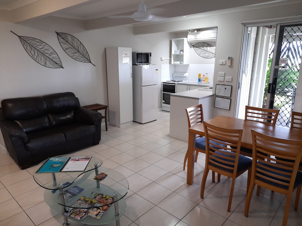 Airlie Apartments 53/78