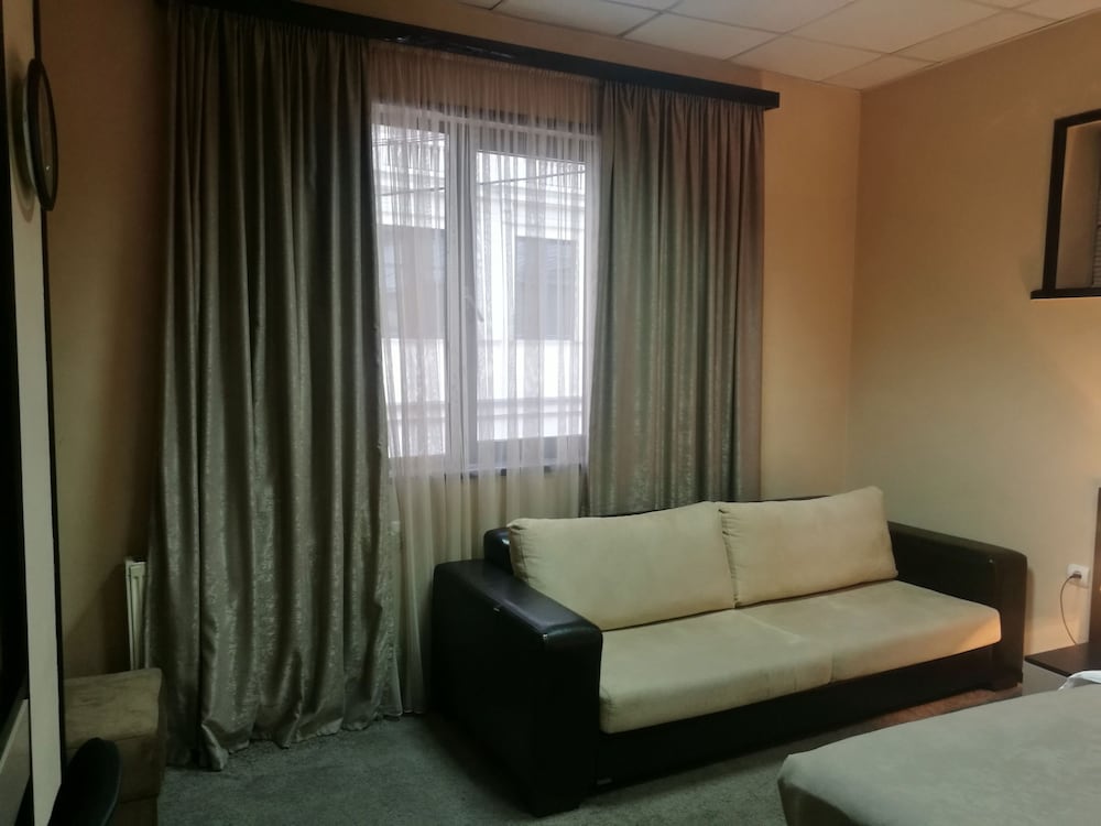 Diplomat Hotel Tbilisi 30/50