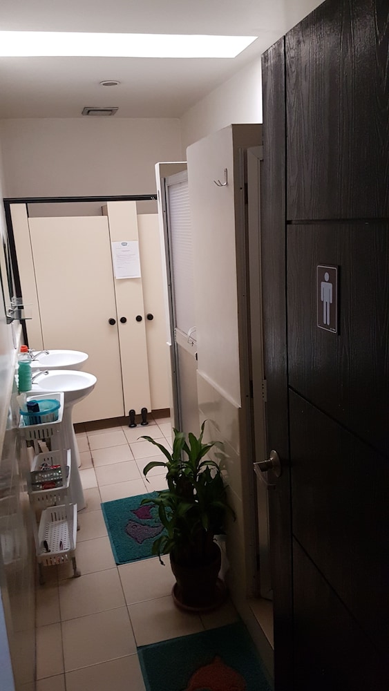 Crossroads Hostel Manila 33/46