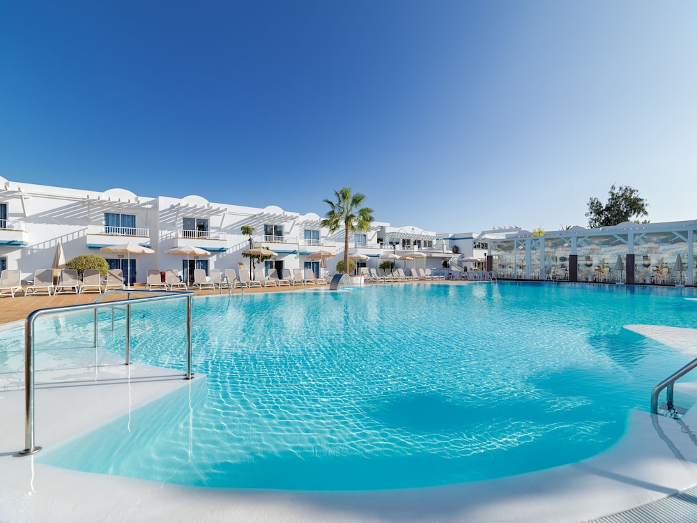 ARENA BEACH HOTEL 3/65