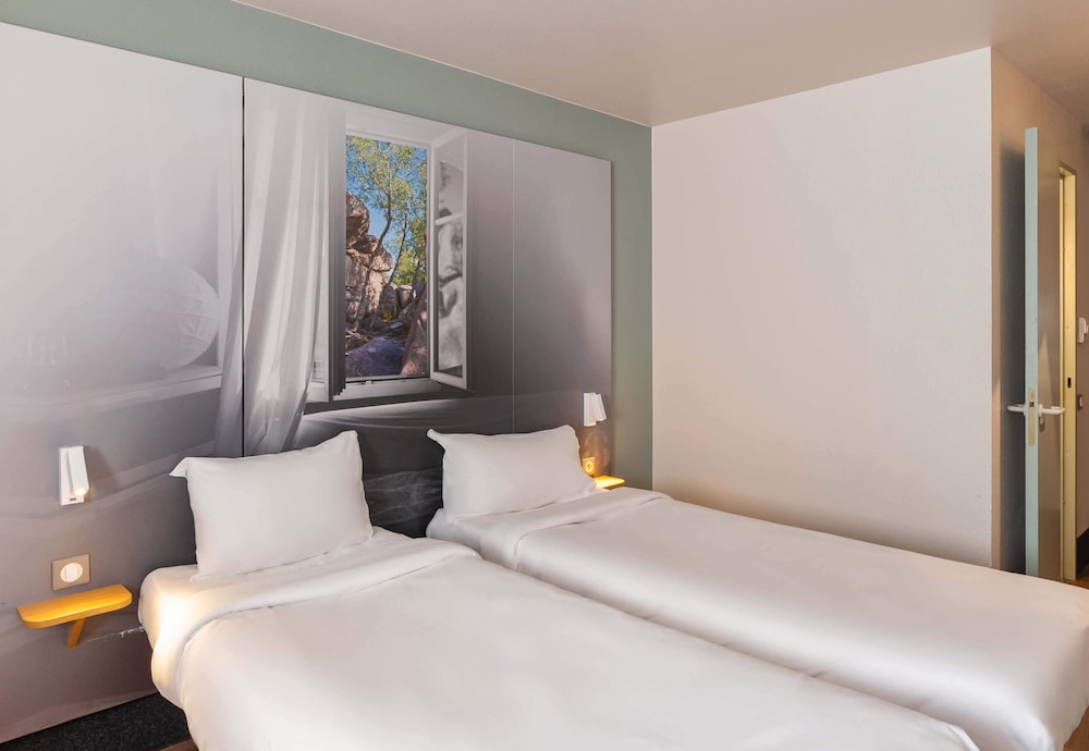ROOM, TWIN BEDS