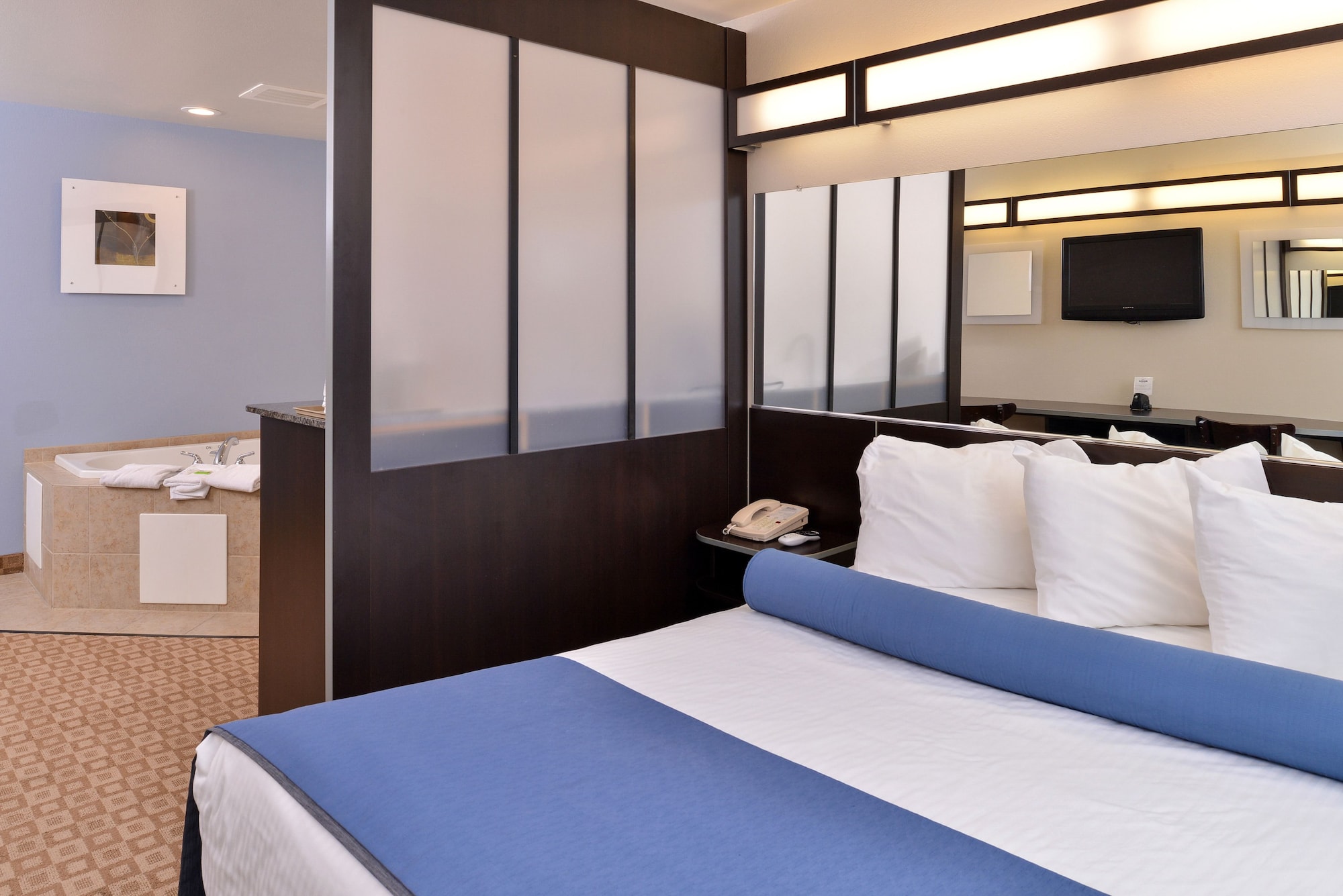 غرفة قياسية بسرير كوين، Microtel Inn Suites Klamath Falls 4/10