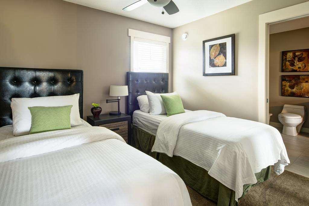 3 Bedrooms, Town House
