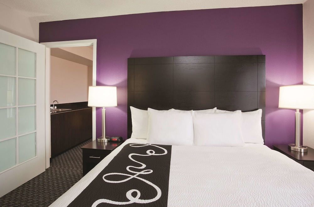 La Quinta Inn & Suites by Wyndham Minneapolis Bloomington W 15/52