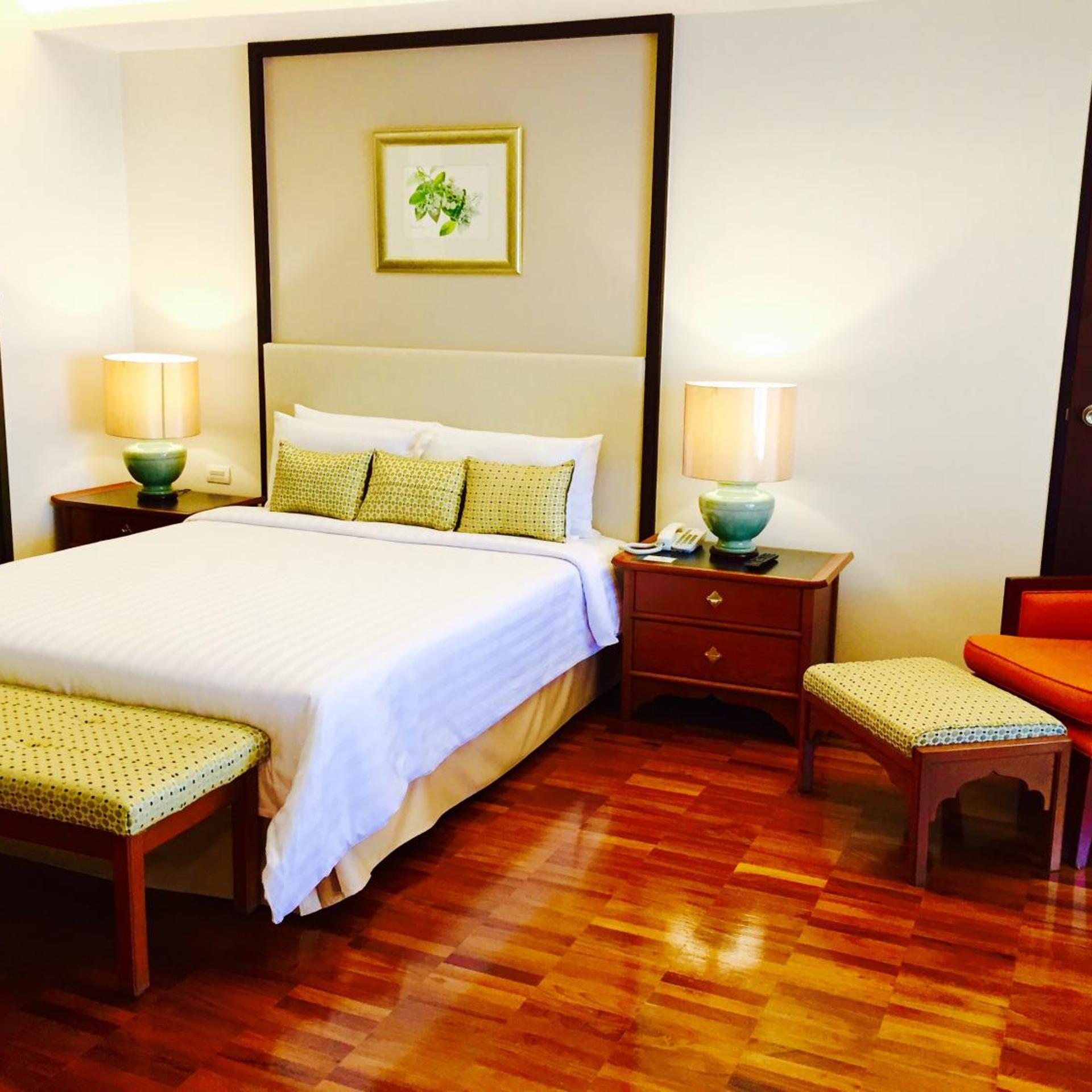 Residential, Suite, Indra Regent Hotel 6/8