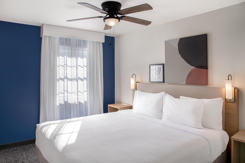 Suite, King Bed, Sofa