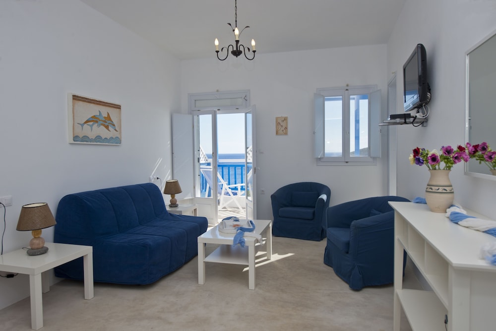 Dolphin Antiparos Villas and Suites 16/50